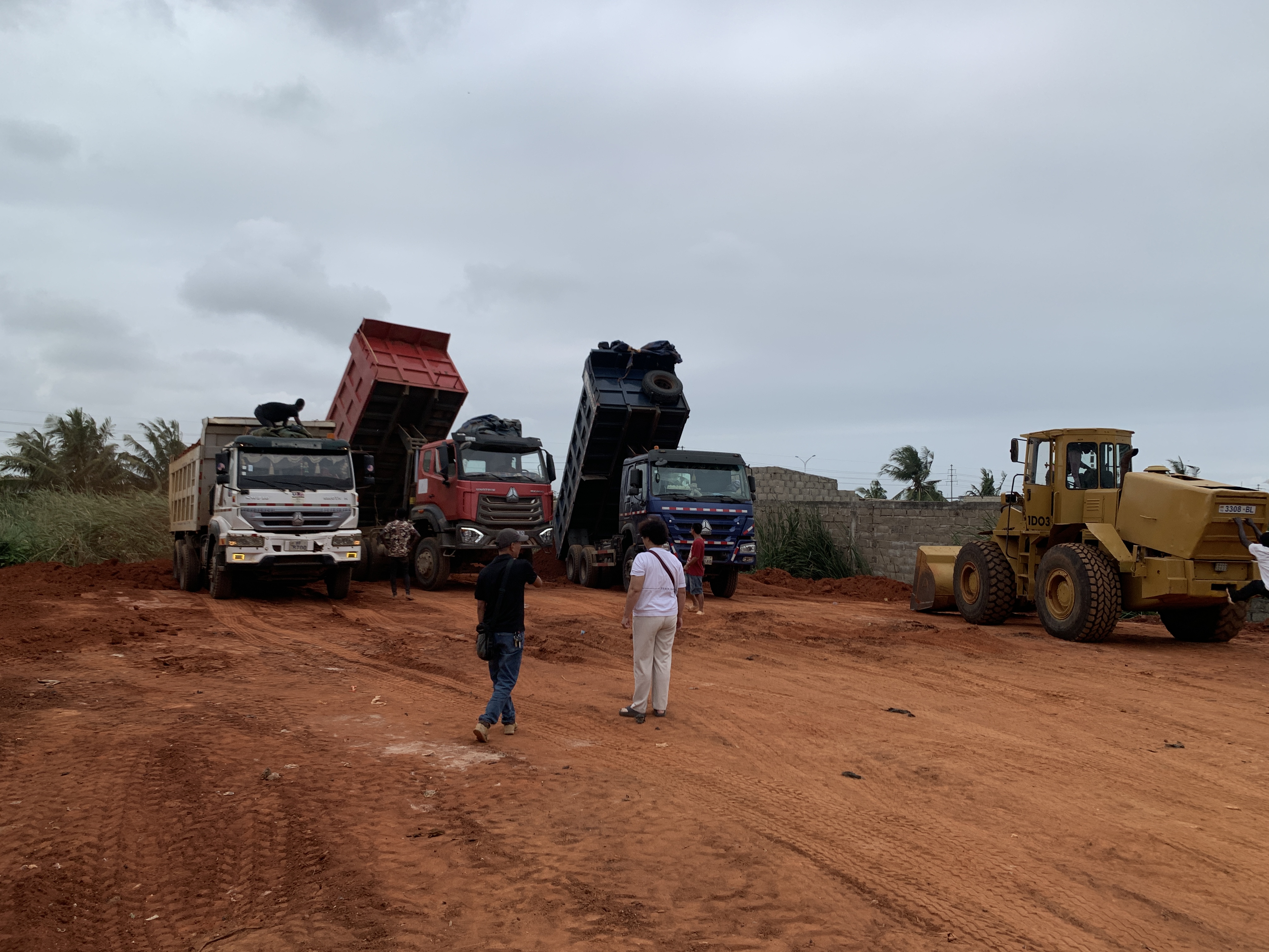 Camion Sinotruk / au prix de 120.000f / Jour